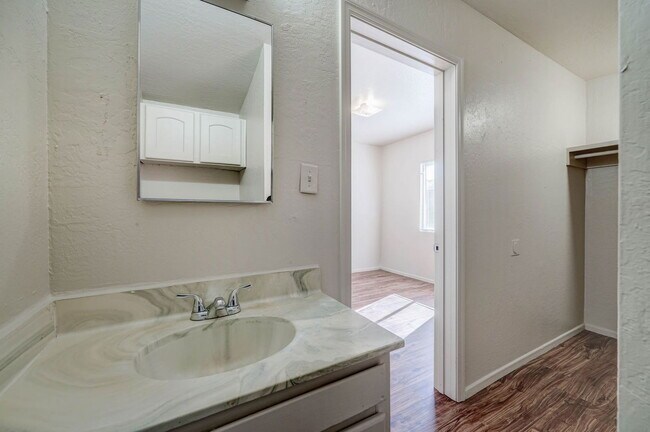 Building Photo - 9316 E Balsam Ave