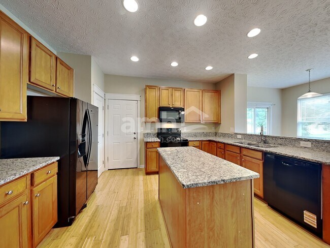 Building Photo - 1085 McCoy Dr