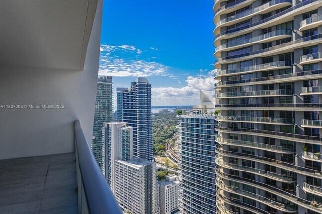 Building Photo - 1010 Brickell Ave