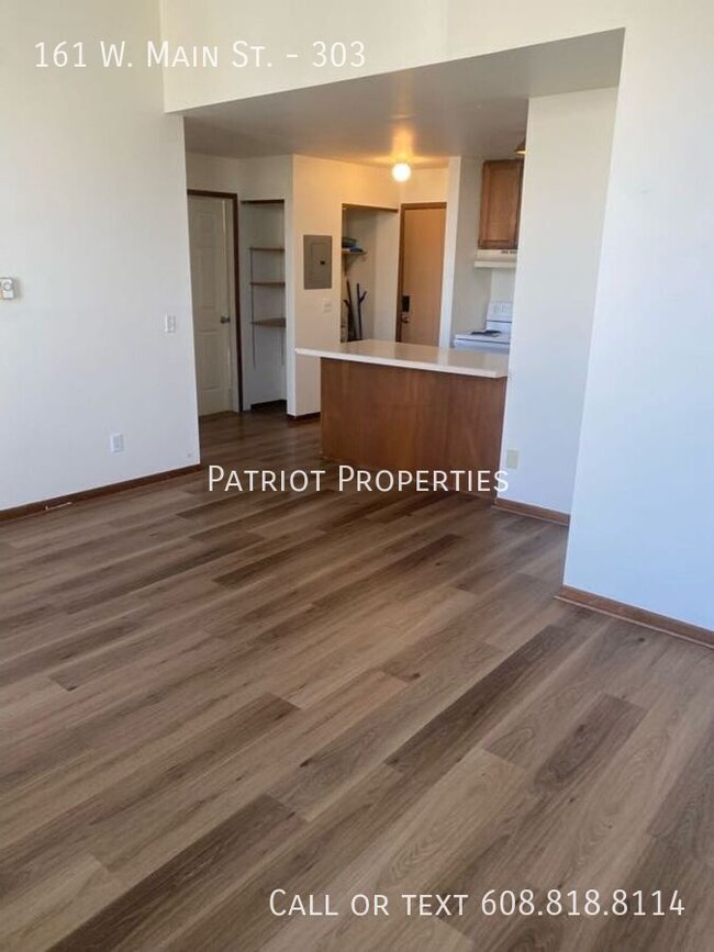 Building Photo - 1 Bedroom/ 1 Bathroom in Downtown Whitewat...