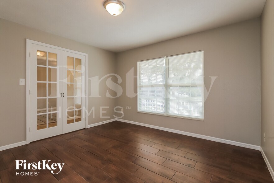 Building Photo - 3810 Treadway Dr