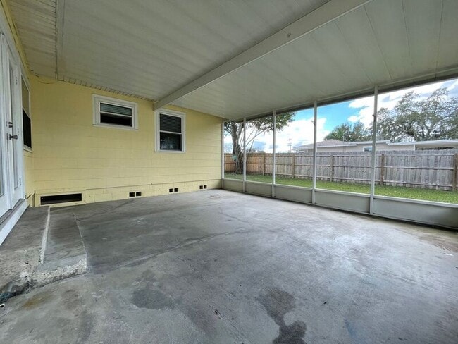 Building Photo - 1918 E Main St