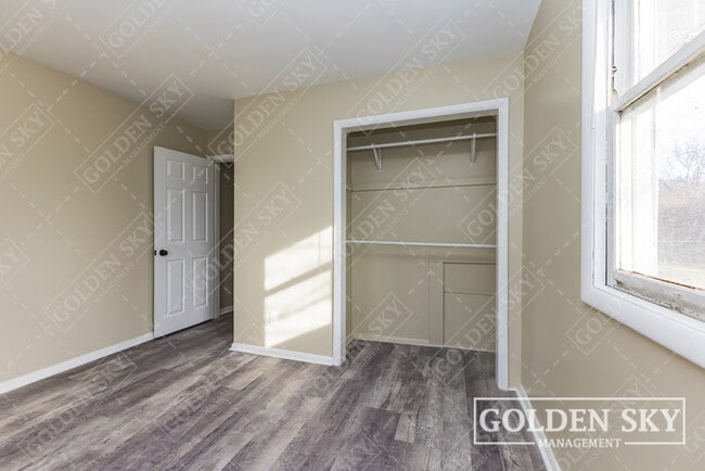 Building Photo - 2125 E Harvard Ave