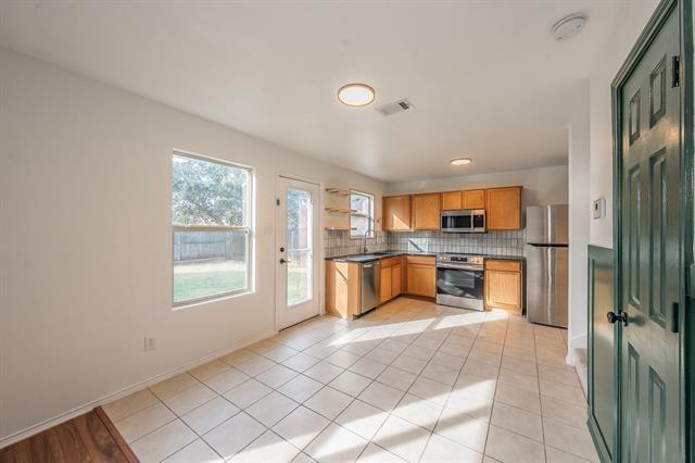 Building Photo - 1906 Beach Dr