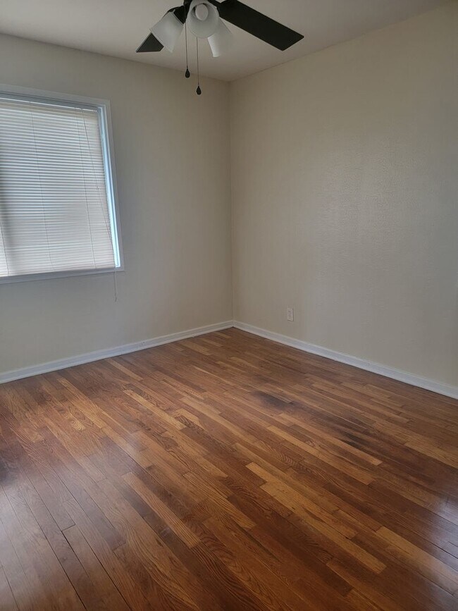 Building Photo - South Highlands 2bed/1bath