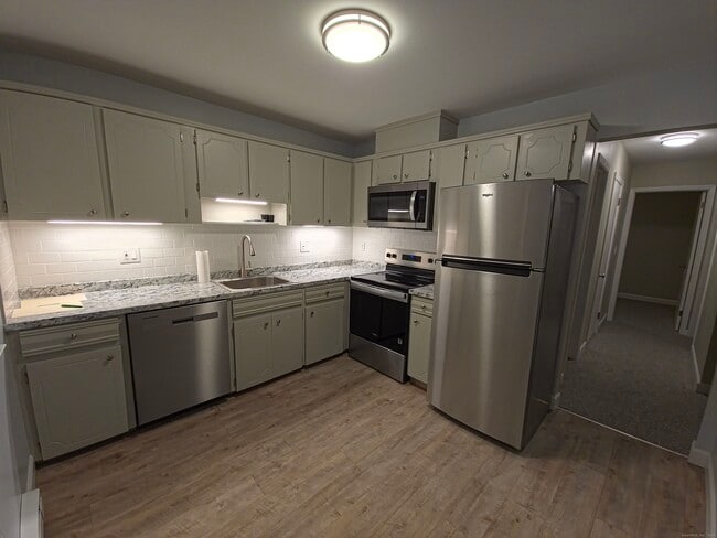 Building Photo - 24 Glenwood Ave