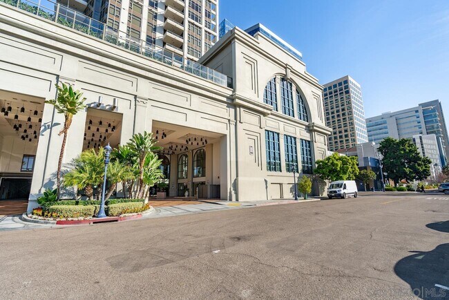 Building Photo - 700 W E St