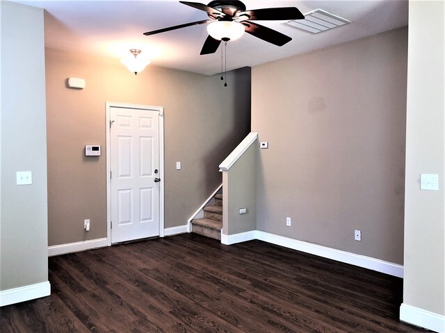 Building Photo - 8824 Shadowglen Dr