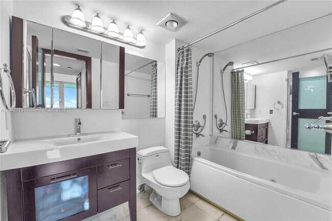 Building Photo - 400 South Pointe Dr