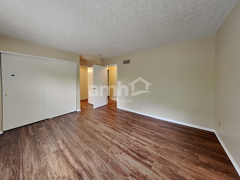 Building Photo - 1565 Tall Meadows Dr