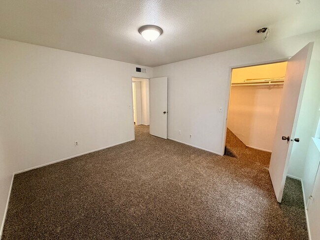 Building Photo - 067