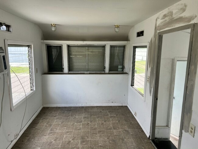 Building Photo - 147 Southland Ct