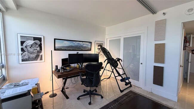 Building Photo - 1541 Brickell Ave