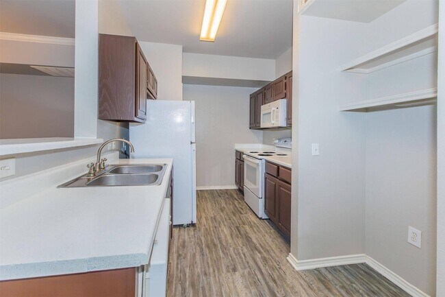 Building Photo - 400 E Cypress Creek Rd