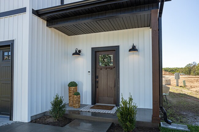 Building Photo - 173 Sierra Cir