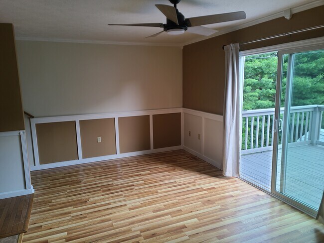 Living room - 1526 Old Oak Ln