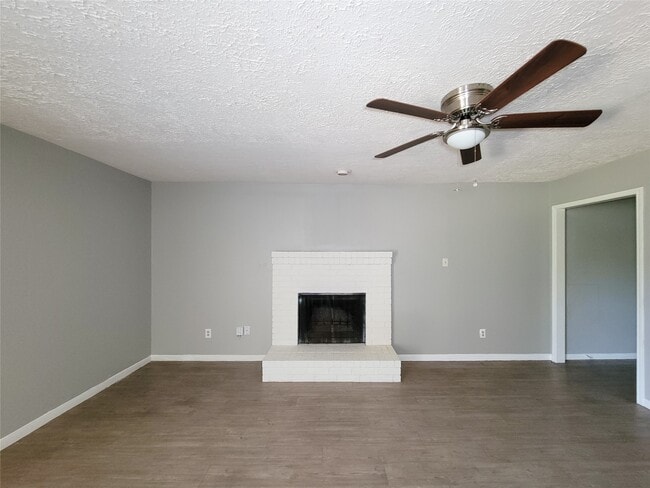 Building Photo - 13611 Ravensway Dr