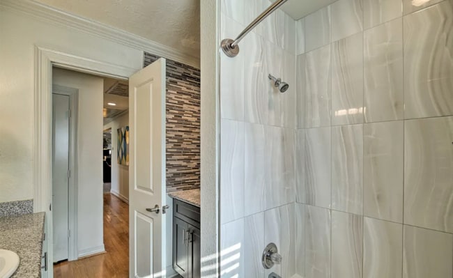 Building Photo - 4018 Leeshire Dr