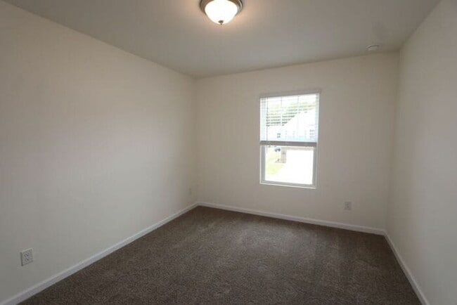 Building Photo - 3BR/3BA Townhome w/ Patio + Community Pool in Matthews