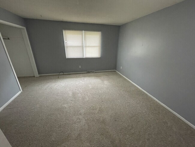Building Photo - Woodward Duplex