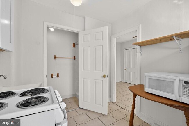 Building Photo - 2536 Amber St