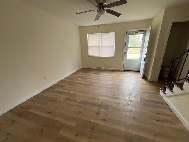 Building Photo - 1001-1007 Brown Road