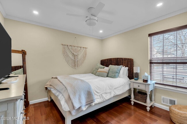 Building Photo - 1733 Melrose Ave