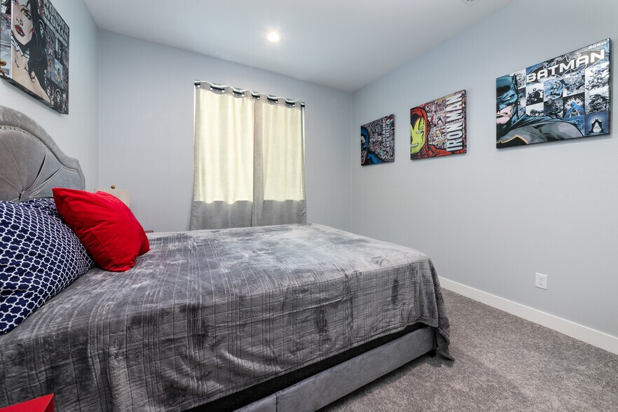 Building Photo - 577 Daniel Freeman Cir