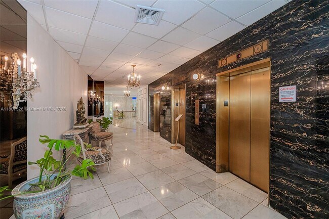 Building Photo - 5255 Collins Ave