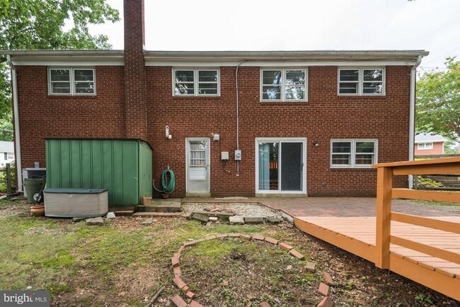 Building Photo - 335 N Madison St