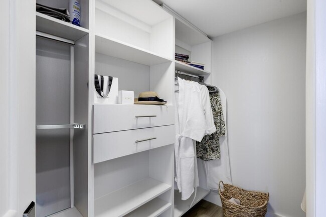 Building Photo - 1701 S Flagler Dr