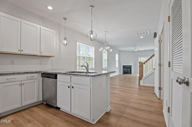 Building Photo - 745 Putney Hl Rd