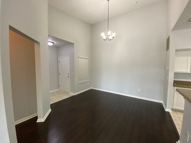 Building Photo - Beautiful 2 bedroom, 2 bathroom condo for ...