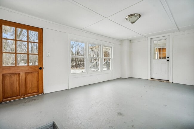 Building Photo - 68 Valley Rd