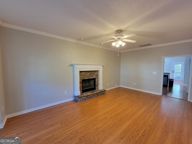 Building Photo - 435 S Ridge