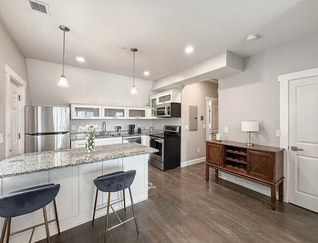 Building Photo - 468 Salem St