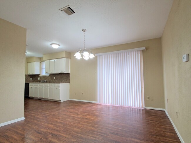 Building Photo - 14826 Weil Pl