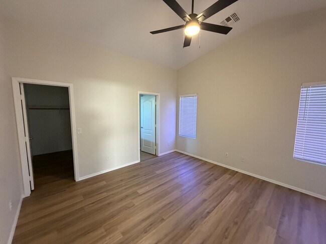 Building Photo - 13925 W Mauna Loa Ln