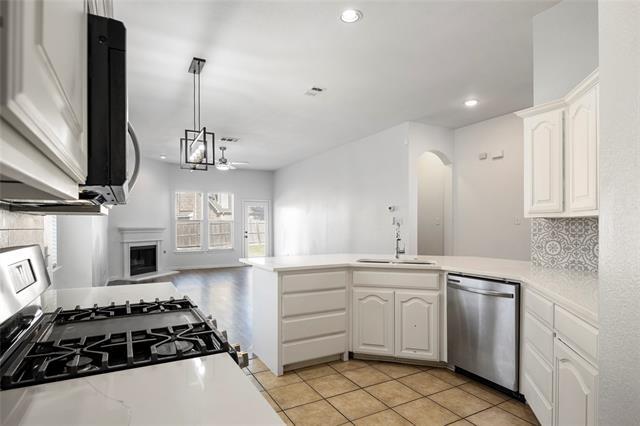 Building Photo - 2000 Webb Dr