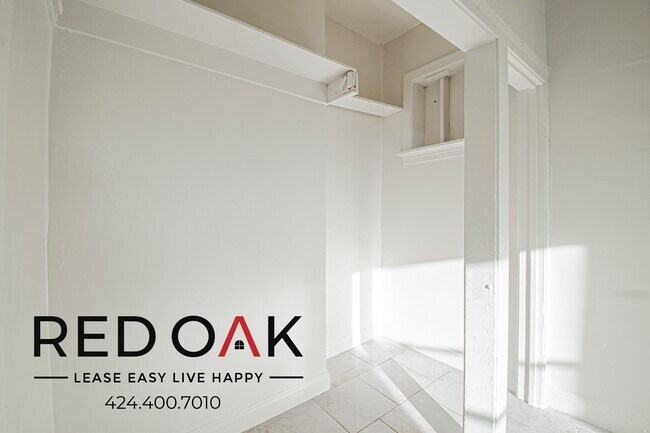 Building Photo - 1000 S Grand View St