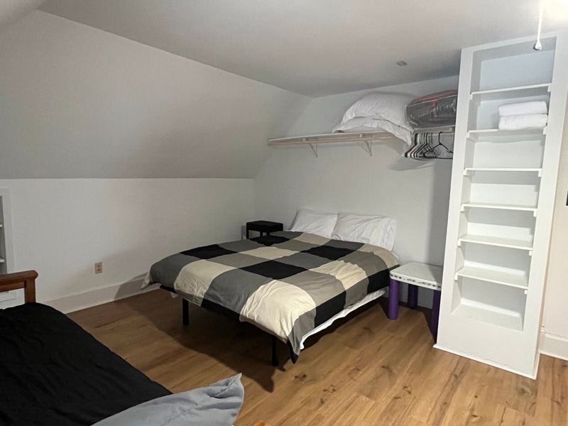 Building Photo - 811 Center St