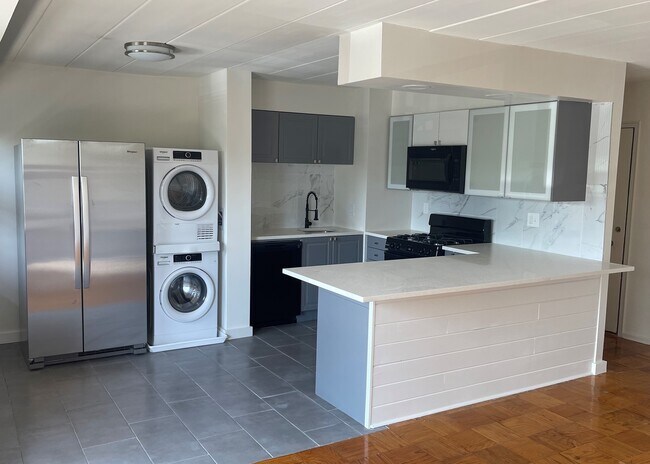 Building Photo - 116 E Montgomery Ave