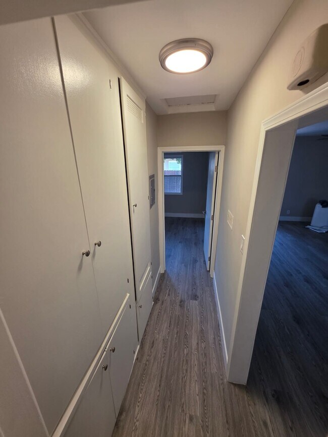 Building Photo - 13002 Burbank Blvd