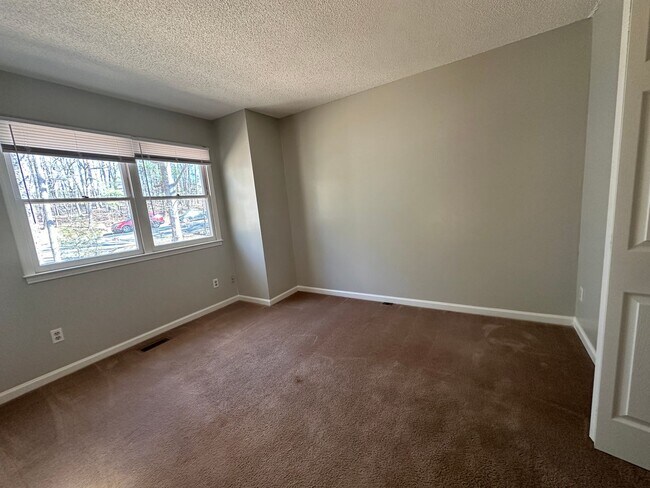 Building Photo - 5907 Dixon Dr
