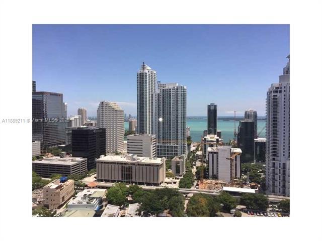 Building Photo - 999 SW 1st Ave