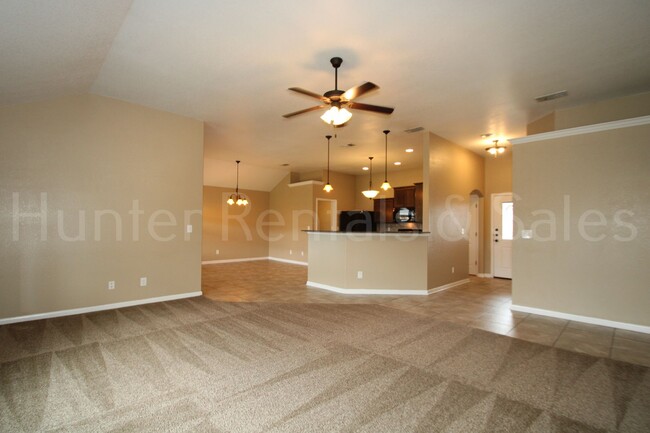 Building Photo - Spacious Three-Bedroom!