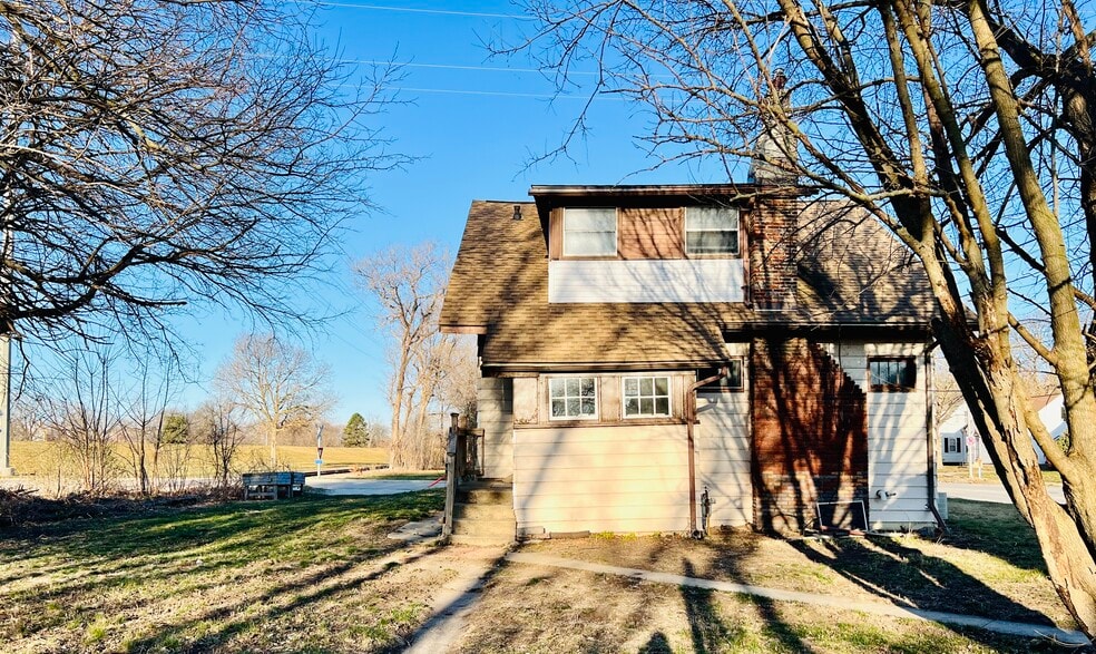 Exterior - 604 Burton Ave