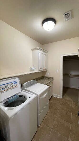Laundry room to master closet - 20175 Kingland Dr