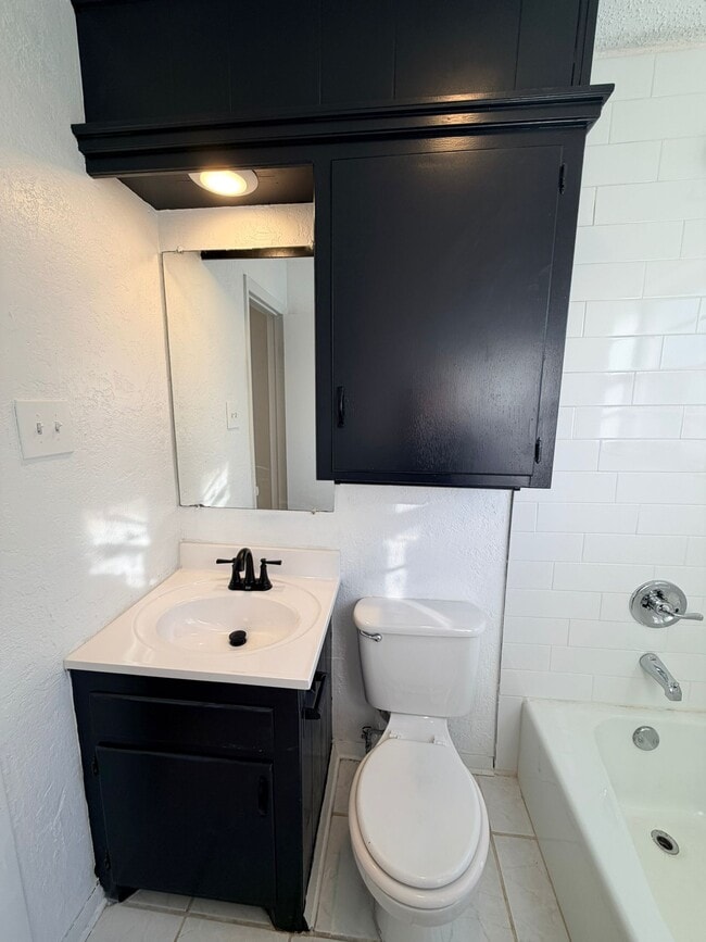 Building Photo - 1323 SE Clover Ln