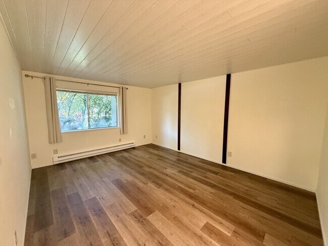 Building Photo - Beautiful 2-Bedroom, 2-Bath Condo in the Oakbrook Country Club Community